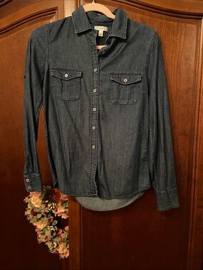 J. Crew Size 4 indigo/chambray/blue/button down/blouse/office/business/classic